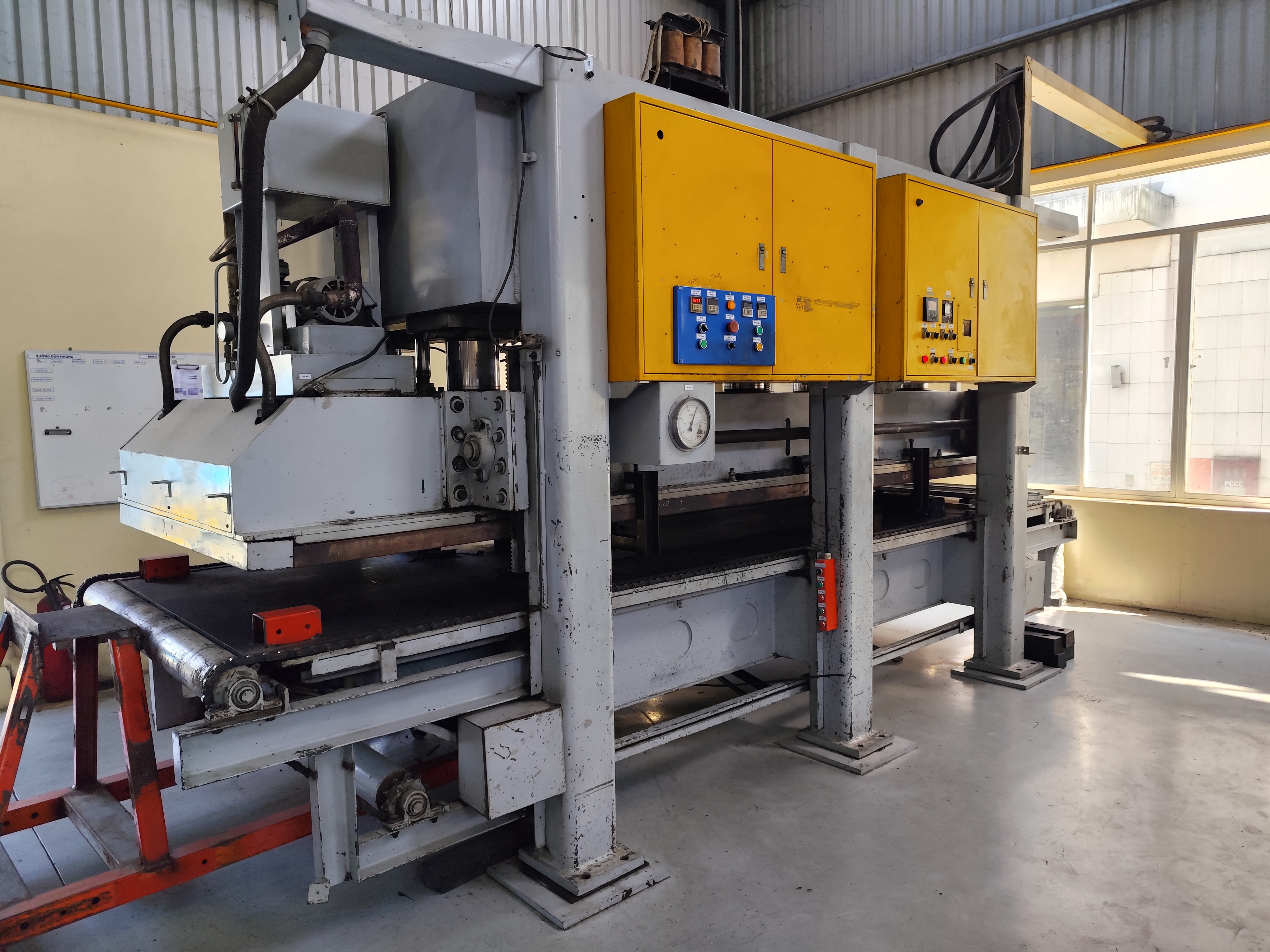 rubber sheet cutting machine.jpg